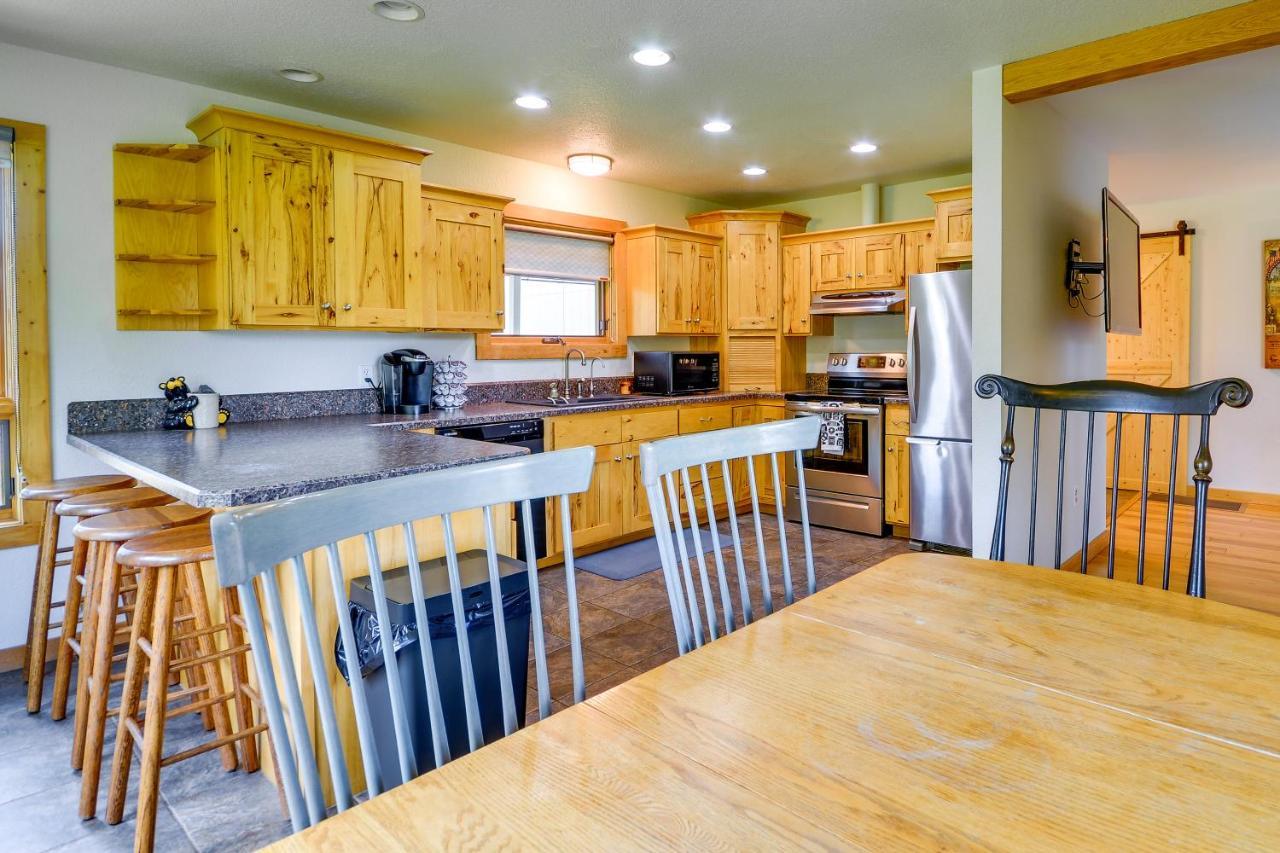 Dog-Friendly Red Lodge Home With On-Site Pond! Exterior photo