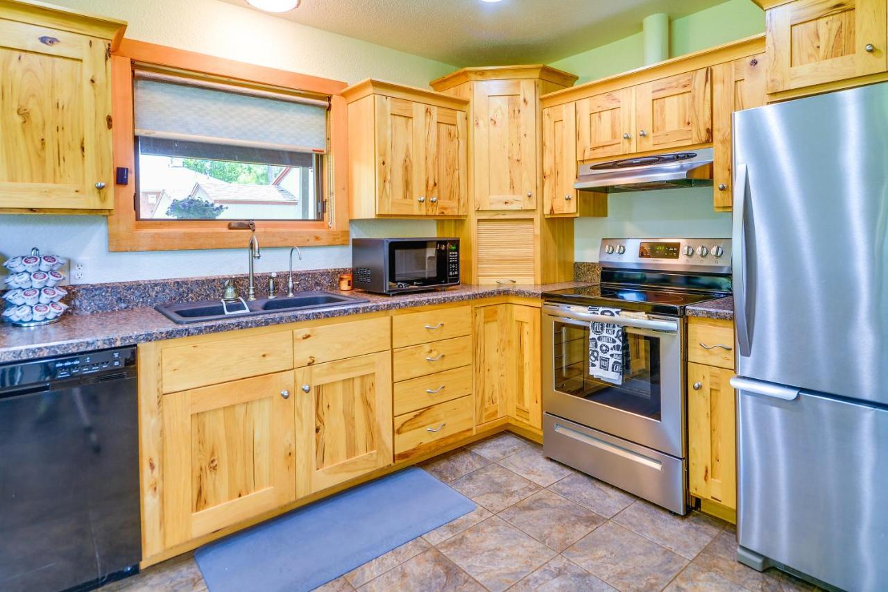 Dog-Friendly Red Lodge Home With On-Site Pond! Exterior photo