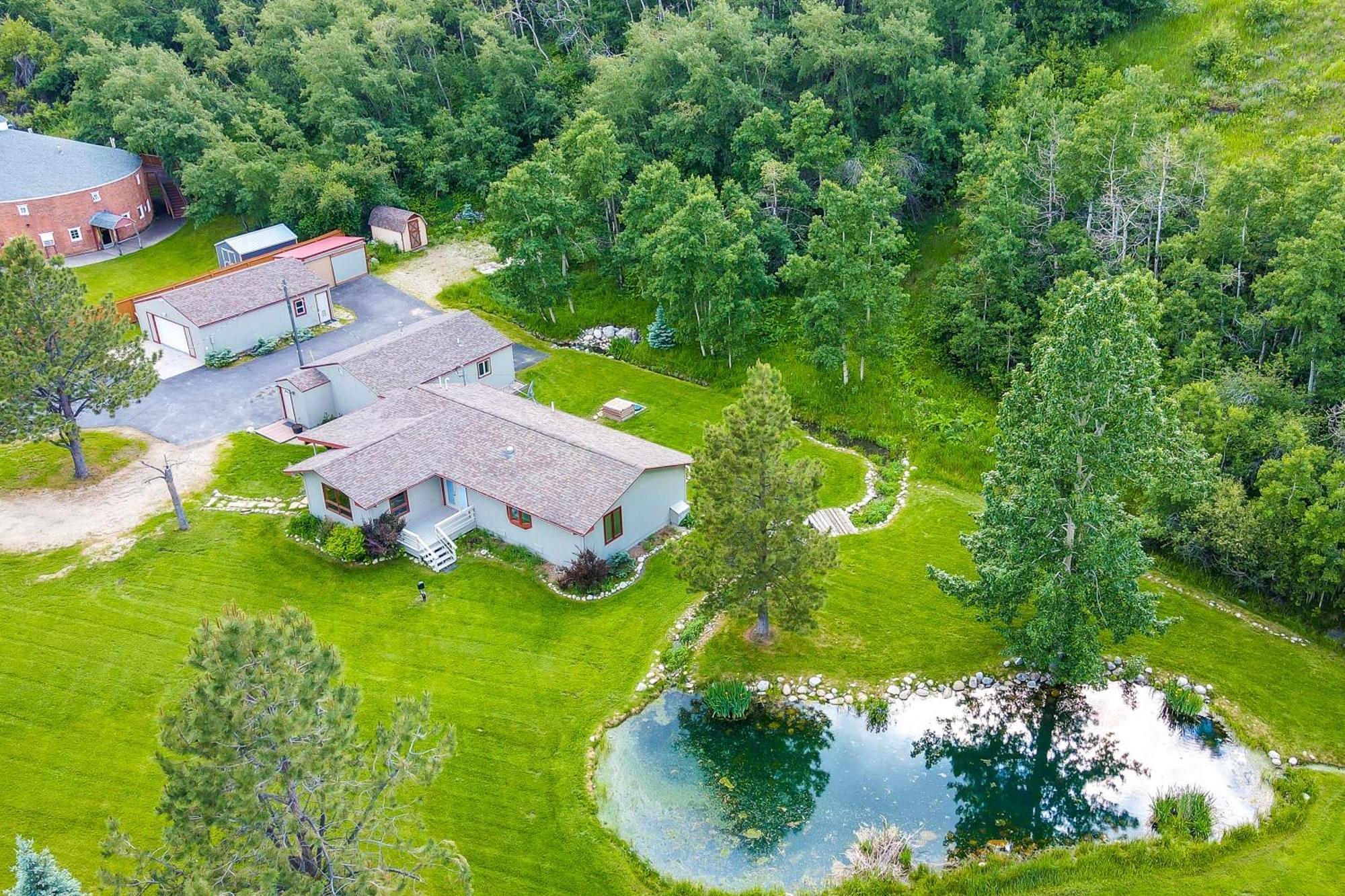 Dog-Friendly Red Lodge Home With On-Site Pond! Exterior photo